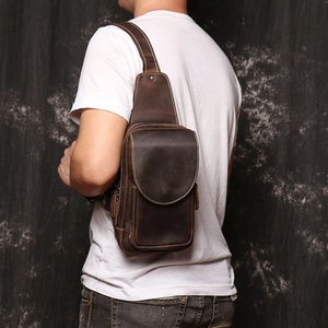 Bolso Bandolera Unisex de Moda Vintage Personalizable al por Mayor, de Cuero Genuino con Cierre, Anti-Robo y Anti-Bacteriano - Product Image 3