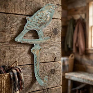 Crochet mural rustique en métal pour oiseaux, finition antique, crochet simple pour le rangement des vêtements, design animal décoratif - Product Image 1