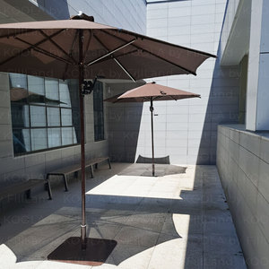 Parasol de terrasse commercial moderne en acier de 3 m – Abri d'ombrage facile à transporter pour la détente et le confort en extérieur - Product Image 4