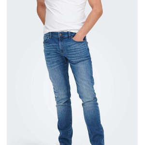 HAMIO SPORTS Jean en denim délavé coupe droite taille basse pour homme, en coton bleu, idéal pour l'automne - Product Image 2