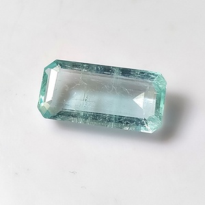 มรกตทรงเหลี่ยมธรรมชาติจากไนจีเรีย สีฟ้าอมเขียวอ่อน 7.80 กะรัต พลอยเจียระไน (9.3x18.6x5 มม.) สำหรับทำเครื่องประดับ - Product Image 1