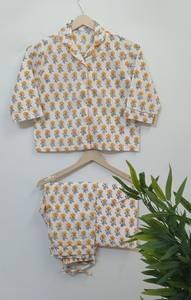 Ensemble de vêtements de nuit pour la famille, 100 % coton, fait main – Pyjamas coordonnés pour femmes et enfants pour des nuits confortables. - Product Image 5
