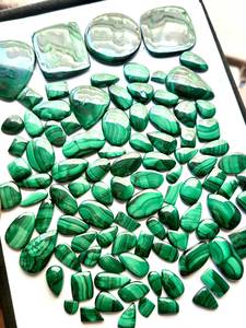 Lot en gros de cabochons en malachite velours naturelle, pierres précieuses en vrac pour la fabrication de bijoux, pendentifs, bagues, boucles d'oreilles. - Product Image 2