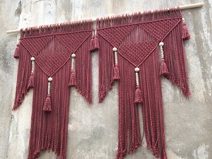Tapiz de macramé extragrande color rojo vino para decoración de fondo de sofá, crea una pared llamativa y atractiva para la sala de estar. - Product Image 3