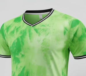 เสื้อฟุตบอลคอวีสีเขียวลายมัดย้อมสำหรับผู้ชาย แขนสั้น ผ้าโพลีเอสเตอร์ซับเหงื่อ ชุดกีฬา ใส่ได้ทุกฤดู - Product Image 1