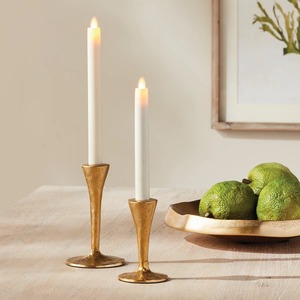 Ensemble de 2 porte-bougie en aluminium doré de haute qualité, support à bougie décoratif moderne pour salon, table à manger, à prix avantageux - Product Image 5