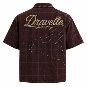 เสื้อเชิ้ตสตรีทแวร์ทรงโอเวอร์ไซส์ แขนสั้น ลายตารางสีแดงเลือดหมู แต่งกระดุมและกราฟิกตราสัญลักษณ์ สไตล์ Y2K ทรงบ็อกซี่ - Product Image 5