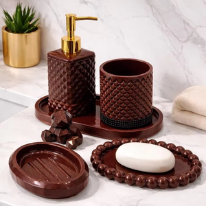 Ensemble d'accessoires de salle de bain en résine trois pièces, durable, effet fait main, prix bas en Inde – Meilleure vente - Product Image 1