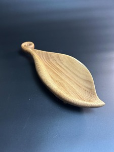 Plateau en bois à poignée incurvée, élégant plateau de service pour café, avec une présentation esthétique des aliments et une décoration de table, provenant d'Inde - Product Image 6