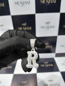 Colgante Personalizado de Plata de Ley 925 con Letra R de Moissanita VVS, Estilo Hip Hop, con Incrustaciones de Diamantes, Pasa el Test de Diamantes - Product Image 1
