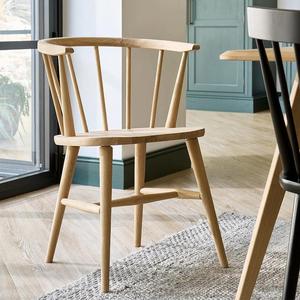 Fauteuil moderne en bois massif avec finition naturelle pour la salle à manger et la cuisine - Product Image 1