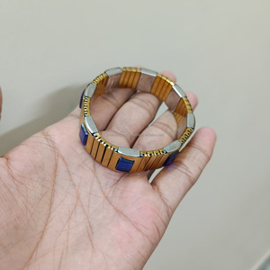 Bracelet de santé magnétique élégant pour hommes et femmes plaqué or avec pierres bleues aide à la circulation sanguine et à la régulation de la pression artérielle - Product Image 4