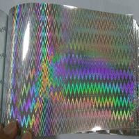 Film PET Imperméable Résistant à la Chaleur Holographique pour Laminage Thermique Imprimé, Adhésif de Scellage pour Cartons d'Emballage Cadeau Métallisés