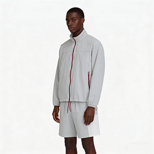 Conjunto Deportivo Personalizado de Nylon con Logotipo, Chaqueta Cortavientos y Pantalones Cortos de Dos Piezas para Hombre - Product Image 3