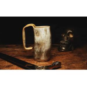 Auténtica Jarra Vikinga Orgánica para Beber con Grabado y Soporte para Cerveza/Vino/Hidromiel/Ale - Hecha a Mano, Estilo Artesanal, Regalo Empresarial - Product Image 3