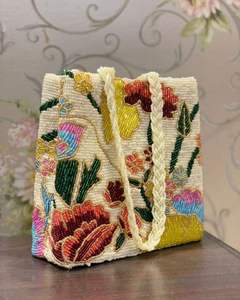 Bolso Tote Hecho a Mano con Cuentas, Bolso de Hombro con Cierre Abierto, Bolso de Diseño Étnico para Mujer, KANT K de Uttar Pradesh - Product Image 1