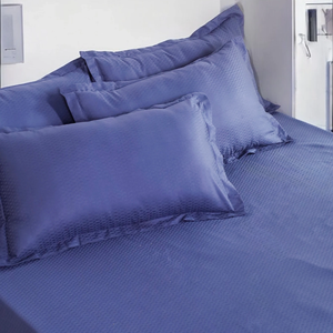 ผ้าปูที่นอนสีฟ้า Azure ให้ความรู้สึกสงบสง่างาม ชุดเครื่องนอนระดับพรีเมียมสำหรับห้องนอน - Product Image 4