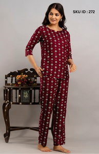 Ensemble de pyjama élégant et confortable pour femme en rayonne tissée imprimée, respirant, avec haut à manches trois quarts et pantalon de pyjama - Product Image 3
