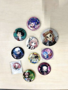 Insignias Redondas de Aluminio y Acrílico con Diseño de Anime, Técnica de Estampado, Venta al Por Mayor - Product Image 3