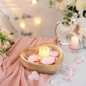 Cuenco de madera en forma de corazón con vela y pétalos de flores, artesanía de madera hecha a mano para decoración de bodas, sin recubrimiento. - Product Image 1
