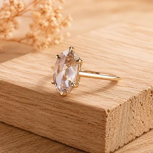 Bague de Fiançailles et de Mariage en Or Massif 10K 14K 18K avec Diamant de Laboratoire Moval Rose Cut, Sertissage à Six Griffes, Couleur DEF, Pureté VS VVS - Product Image 1