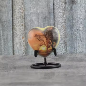 Urna Funeraria Internacional Falah de Alta Demanda, Acabado en Esmalte Marrón con Diseño de Huella de Niño, Urna Conmemorativa Perfecta - Product Image 2