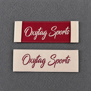 Étiquettes de vêtements rectangulaires brodées Oxytag Sports, drapeau brodé, rouge et beige, prix bas, vente en gros personnalisée, OEM - Product Image 6