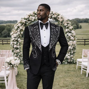 Traje de esmoquin negro bordado con pedrería para hombre – Blazer de diseñador de corte ajustado con detalles de cristal para novio y fiesta - Product Image 1