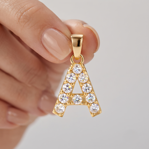 Pendentif lettre A en or jaune 18 carats avec diamant de laboratoire taille brillant rond certifié IGI, bijou unisexe de style classique, cadeau - Product Image 2