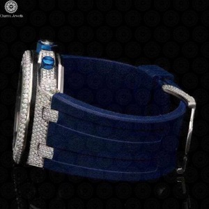 Montre de luxe en moissanite sertie de diamants, très demandée, avec bracelet en acier inoxydable durable, disponible à la vente - Product Image 4