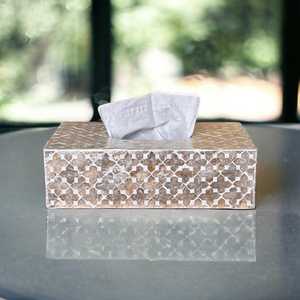 Boîte à mouchoirs en mosaïque de nacre Noble Pearl, support artisanal incrusté de nacre avec motif sur mesure pour intérieurs de luxe - Product Image 1