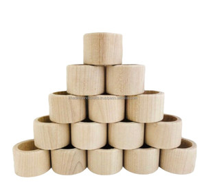 Anneaux de serviette en résine faits à la main avec des couleurs tourbillonnantes et un éclat brillant pour améliorer votre expérience culinaire et votre décor. - Product Image 5