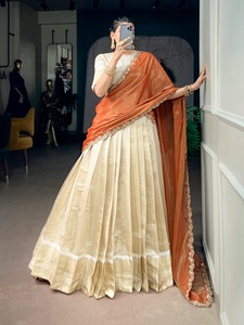 Lehenga Choli en Soie Roman Doré Zari Élégant pour Femme, Tissage Zari Scintillant, Qualité Premium Dhwaja Export Navratri, Idéal pour les Occasions Festives - Product Image 4