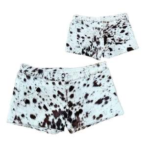Pantalones cortos de cuero genuino con estampado de vaca para mujer, estilo western, moda urbana - Product Image 2