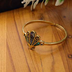 Brazalete de Latón Hecho a Mano con Concha de Abulón, Diseño de Abanico Ajustable, Estilo Bohemio, Joyería Artesanal de Jaipur, India, Venta al Por Mayor - Product Image 5