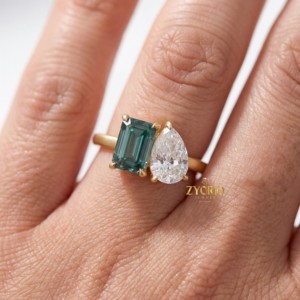 Bague de fiançailles moderne en or massif 14 carats avec diamant de laboratoire taille émeraude et poire de 3,12 carats, clarté VVS, design Toi et Moi, bijoux pour femme - Product Image 3