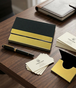 Porte-cartes bancaires de luxe élégant pour cadres, en métal et cuir, avec logo personnalisé, fait main, sécurisé, multi-cartes, pour usage professionnel, à faible coût - Product Image 1