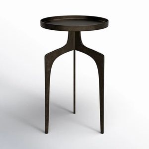 Table d'appoint en métal au design élégant qui ajoute de la hauteur et de la sophistication à l'aménagement du salon avec un effort minimal - Product Image 4