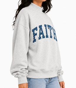 เสื้อสเวตเชิ้ตคอเต่าผู้หญิงทรงหลวม แบรนด์ Faith Custom ตกแต่งผ้าลายตารางที่แขนเสื้อ พร้อมตัวอักษรปัก  แบบโอเวอร์ไซส์ ไหล่ตก - Product Image 2
