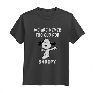 Camiseta de Manga Corta para Hombre con Estampado de Personajes, Cuello Redondo, Informal, de Algodón, Diseño de Texto Blanco, Logotipo Frontal - Product Image 1
