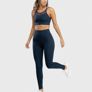 Ensemble de yoga pour femmes de fabrication pakistanaise au design unique, doté d'un design moderne, d'une matière douce au toucher et d'une finition de qualité professionnelle. - Product Image 1