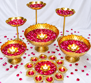 Juego de flores flotantes Taj Urli hechas a mano |   Juego de tazas Hammered Taj con soporte |   Urli con Tazón para Sala de Estar |   Pooja Diya, Diwali. - Product Image 1