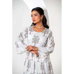 ยกระดับตู้เสื้อผ้าของคุณด้วยชุดเดรสยาวผ้าฝ้ายทำมือสไตล์ชายหาดสำหรับผู้หญิง ดีไซน์สายเดี่ยวแบบสปาเก็ตตี้ ให้ความสบายและพลิ้วไหวอย่างมีสไตล์ - Product Image 5