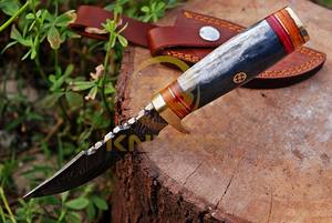 Couteau de chasse Damas de qualité supérieure avec manche en bois – Couteau de survie artisanal pour l'extérieur, cadeau pour homme - Product Image 5