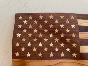 Planche à découper en bois d'acacia en forme de drapeau américain, plateau de service, passe au lave-vaisselle, épaisseur 2,0 cm, Jour de l'Indépendance du 4 juillet - Product Image 6