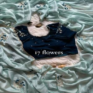 VASTRA COTTAGE Elegante Saree de Seda Rangoli con Doble Capa, Borde Cutdana Arco, Trabajo Moti Resham Butta y Blusa de Terciopelo Elegante - Product Image 3