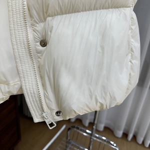 Chaleco Acolchado Impermeable de Lona para Mujer, Estilo Urbano, con Capucha, Cierre Frontal, Logotipo Personalizado y Diseño sin Mangas - Product Image 6