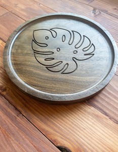 Bandeja de Nogal con Hoja de Monstera Tallada - Acabado Lacado Portátil Multifuncional para Decoración del Hogar, Joyería y Bebidas - Product Image 6