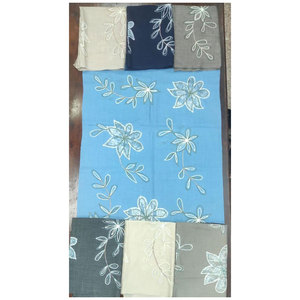 Nueva Colección de Estolas de Lana Fina con Bordado de Encaje Floral, 70x200 cm, Suaves, Cálidas y Lujosas, en Varios Colores, Mezcla de 85% Lana y 15% Seda - Product Image 3