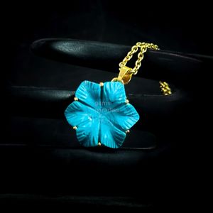 Colgante de Plata de Ley 925 con Turquesa Azul Tallada a Mano en Forma de Flor, Bañado en Oro Vermeil, con Gema de Turquesa Azul, Cristal Tallado a Mano, Venta al por Mayor - Product Image 4